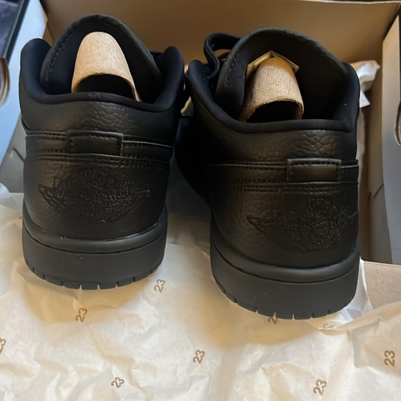 Air Jordan Low Triple Black Size 7 Men’s or women’s 8.5 - Picture 6 of 14